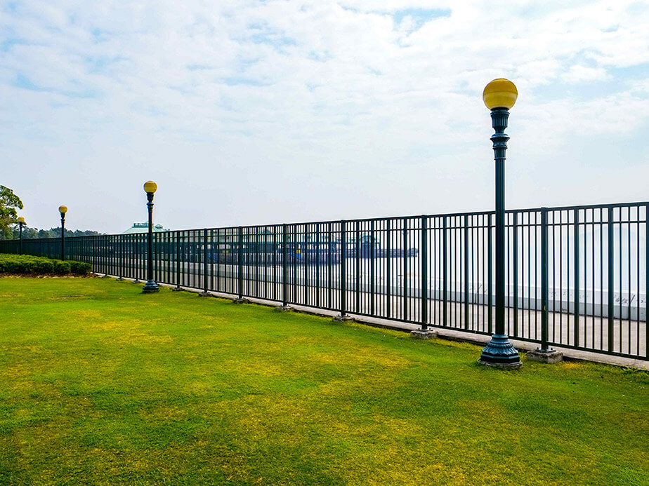Aluminum fence contractor in Flat Rock Alabama