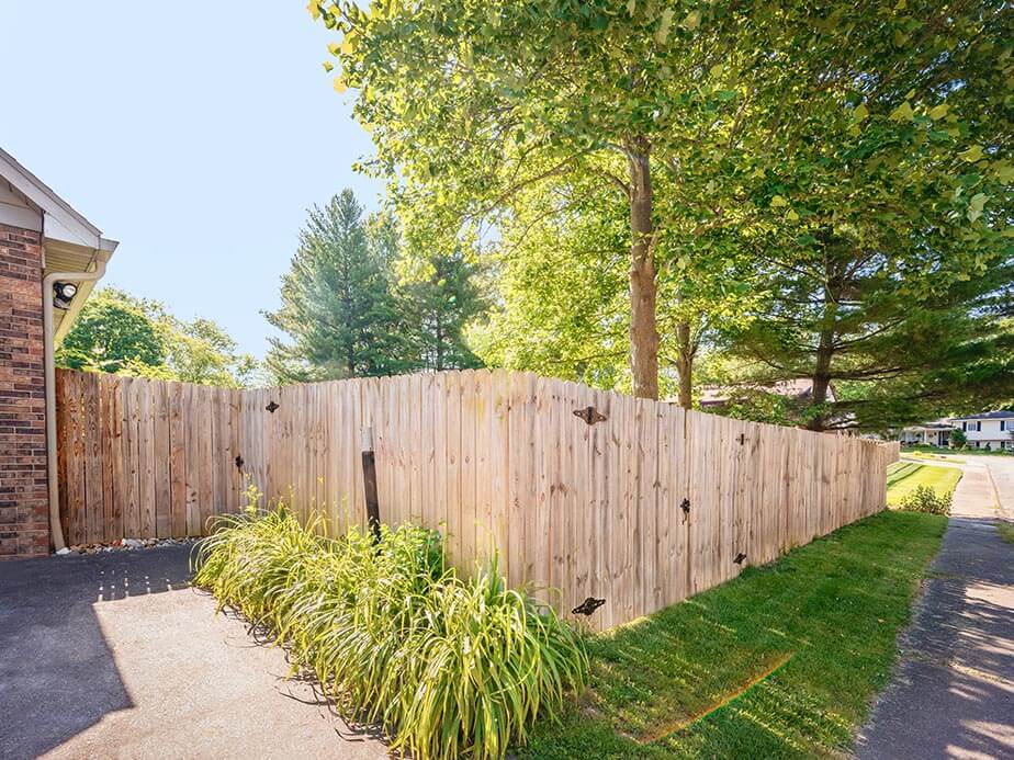 Wood fence contractor in Flat Rock Alabama